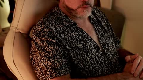 Snapshot of sanders_white chatting on 12-23-24, 01:29 Sanders online show from 12-23-24, 01:29