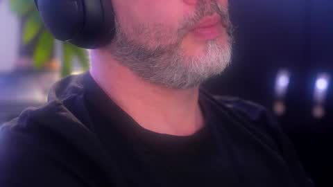 Snapshot of sanders_white chatting on 10-02-25, 12:17 Sanders online show from 10-02-25, 12:17