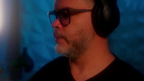 Snapshot of sanders_white chatting on 10-07-25, 06:10 Sanders online show from 10-07-25, 06:10