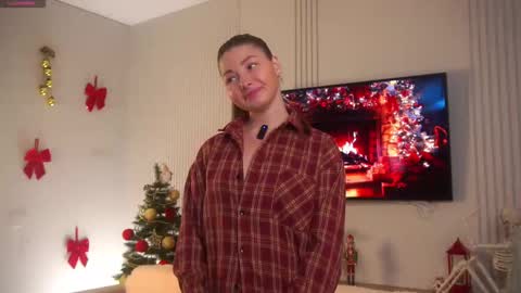 Snapshot of sandiule chatting on 12-20-25, 01:45 Emma online show from 12-20-25, 01:45