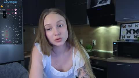 Sandra      Lillys Page    online show from 02-23-25, 04:02