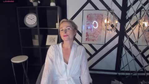 Sandra online show from 01-28-25, 11:38
