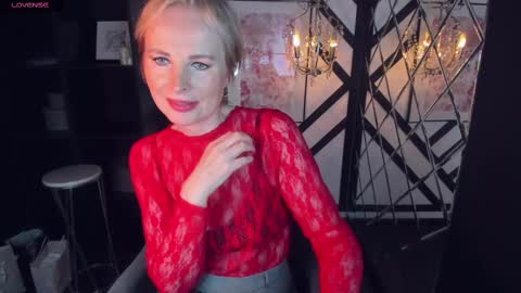 Snapshot of sandra_kind chatting on 02-15-25, 12:11 Sandra online show from 02-15-25, 12:11