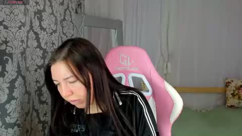 Snapshot of sandra_rosss chatting on 06-18-26, 01:06 Sandra online show from 06-18-26, 01:06