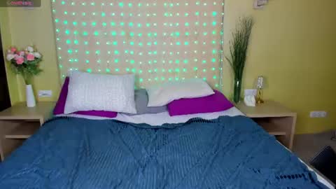 Snapshot of sandra_rosss chatting on 07-18-26, 01:04 Sandra online show from 07-18-26, 01:04
