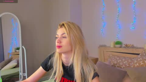 Snapshot of sandraa_anderson chatting on 05-17-26, 11:12 sandraa_anderson online show from 05-17-26, 11:12