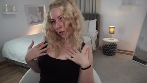 Snapshot of sandraa_cole chatting on 09-24-25, 04:32 Szandra online show from 09-24-25, 04:32