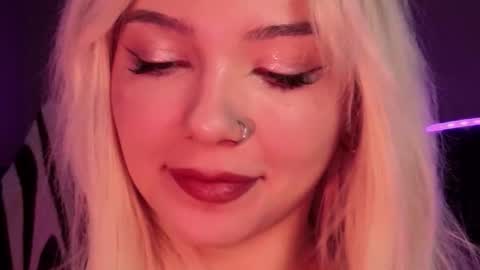 Sandy  online show from 11-21-25, 09:19