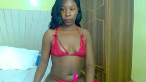 Snapshot of sandrah_ chatting on 10-05-25, 08:18 Sandy online show from 10-05-25, 08:18