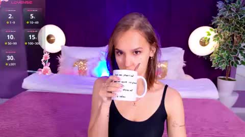 Snapshot of sandrazoe chatting on 06-15-26, 03:20 San online show from 06-15-26, 03:20