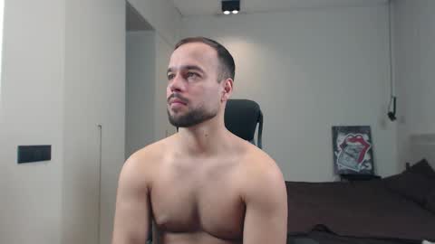 Snapshot of sandro_best chatting on 03-19-26, 11:03 DeAlex online show from 03-19-26, 11:03