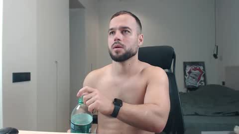 Snapshot of sandro_best chatting on 03-30-26, 10:49 DeAlex online show from 03-30-26, 10:49