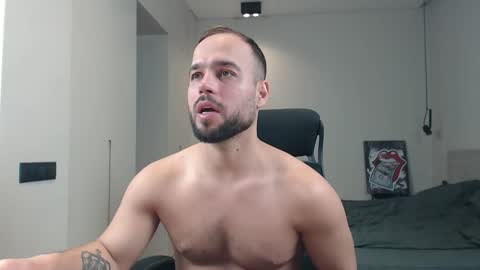 Snapshot of sandro_best chatting on 04-01-26, 10:38 DeAlex online show from 04-01-26, 10:38