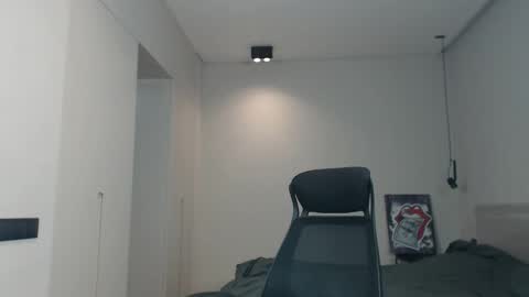 Snapshot of sandro_best chatting on 04-05-26, 09:06 DeAlex online show from 04-05-26, 09:06