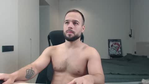 Snapshot of sandro_best chatting on 04-06-26, 09:32 DeAlex online show from 04-06-26, 09:32