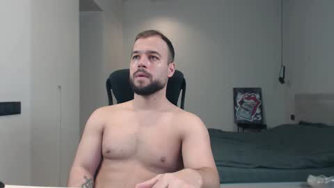 Snapshot of sandro_best chatting on 04-16-26, 09:43 DeAlex online show from 04-16-26, 09:43