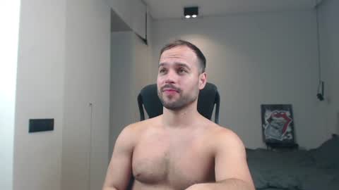Snapshot of sandro_best chatting on 06-13-26, 11:41 DeAlex online show from 06-13-26, 11:41