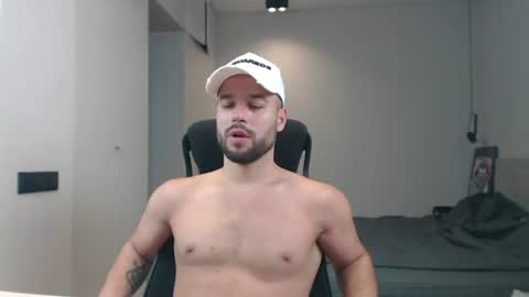 Snapshot of sandro_best chatting on 06-22-26, 11:51 DeAlex online show from 06-22-26, 11:51