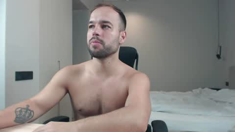 Snapshot of sandro_best chatting on 07-05-26, 10:11 DeAlex online show from 07-05-26, 10:11