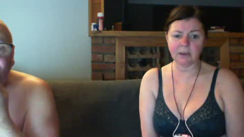 Snapshot of sanroom chatting on 01-22-25, 04:02 sanroom online show from 01-22-25, 04:02