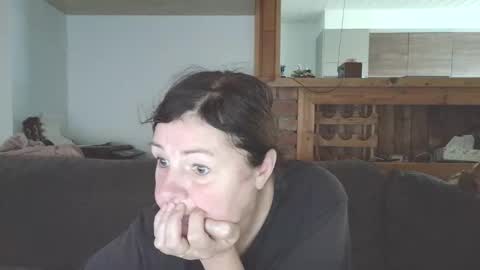 Snapshot of sanroom chatting on 10-07-25, 02:03 sanroom online show from 10-07-25, 02:03