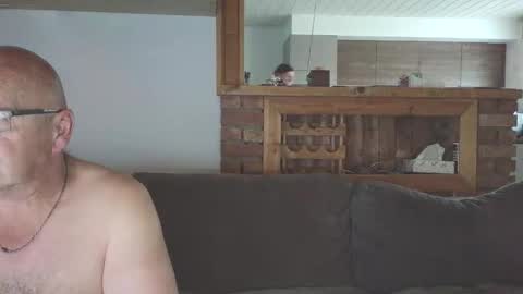 Snapshot of sanroom chatting on 10-10-25, 03:11 sanroom online show from 10-10-25, 03:11