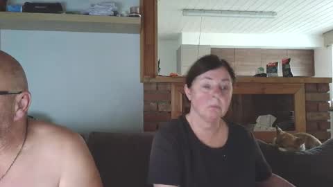 Snapshot of sanroom chatting on 10-22-25, 01:33 sanroom online show from 10-22-25, 01:33