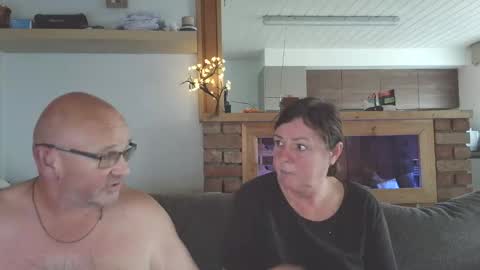 Snapshot of sanroom chatting on 10-23-25, 01:54 sanroom online show from 10-23-25, 01:54