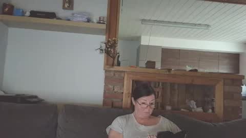 Snapshot of sanroom chatting on 10-31-25, 03:24 sanroom online show from 10-31-25, 03:24