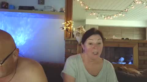 Snapshot of sanroom chatting on 11-15-25, 01:40 sanroom online show from 11-15-25, 01:40