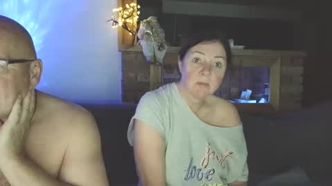 Snapshot of sanroom chatting on 11-21-25, 04:27 sanroom online show from 11-21-25, 04:27