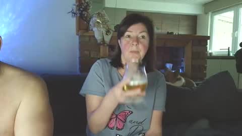 Snapshot of sanroom chatting on 11-22-25, 02:49 sanroom online show from 11-22-25, 02:49