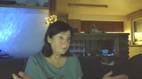 Snapshot of sanroom chatting on 11-25-25, 03:56 sanroom online show from 11-25-25, 03:56