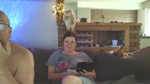 Snapshot of sanroom chatting on 11-30-25, 09:46 sanroom online show from 11-30-25, 09:46