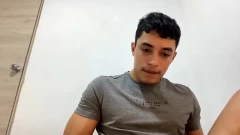 Snapshot of santi36rt chatting on 05-19-26, 01:56 santi36rt online show from 05-19-26, 01:56