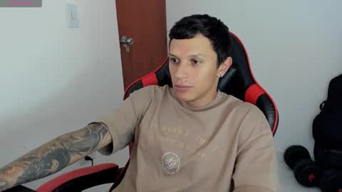 Snapshot of santi_alpha chatting on 09-14-25, 04:06 Santi online show from 09-14-25, 04:06