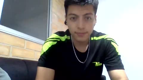 Snapshot of santi_henao chatting on 06-10-26, 06:23 Santiago Henao online show from 06-10-26, 06:23