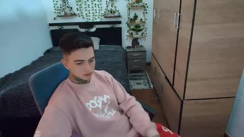 Snapshot of santi_ss chatting on 04-15-26, 04:03 santi_ss online show from 04-15-26, 04:03