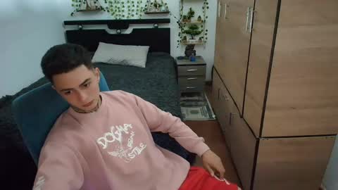 Snapshot of santi_ss chatting on 04-16-26, 01:06 santi_ss online show from 04-16-26, 01:06