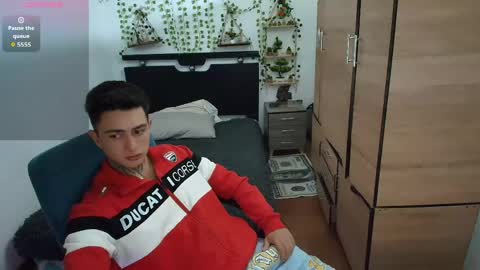 Snapshot of santi_ss chatting on 04-25-26, 01:41 santi_ss online show from 04-25-26, 01:41