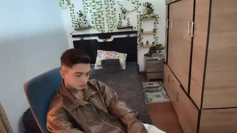 Snapshot of santi_ss chatting on 05-07-26, 02:44 santi_ss online show from 05-07-26, 02:44