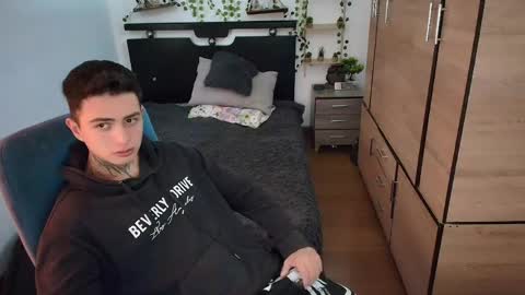 Snapshot of santi_ss chatting on 05-18-26, 02:12 santi_ss online show from 05-18-26, 02:12