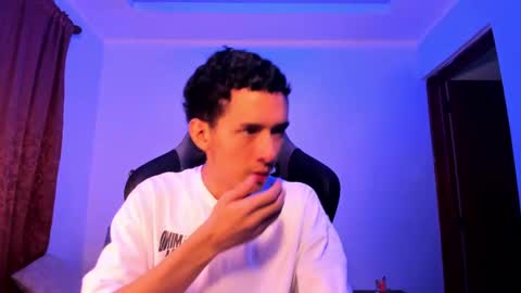 Snapshot of santi_twink19 chatting on 12-07-24, 04:53 santi_twink19 online show from 12-07-24, 04:53