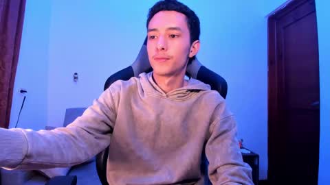 Snapshot of santi_twink19 chatting on 12-11-24, 04:28 santi_twink19 online show from 12-11-24, 04:28