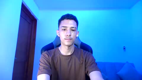 Snapshot of santi_twink19 chatting on 02-01-25, 12:07 santi_twink19 online show from 02-01-25, 12:07