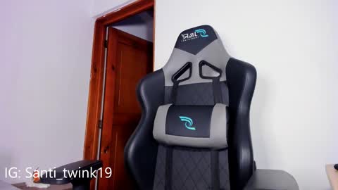 Snapshot of santi_twink19 chatting on 02-15-25, 02:26 santi_twink19 online show from 02-15-25, 02:26