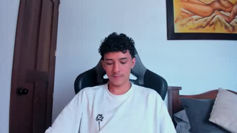 Snapshot of santi_twink19 chatting on 09-26-25, 04:00 santi_twink19 online show from 09-26-25, 04:00