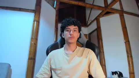 santi_twink19 online show from 02-07-26, 04:27