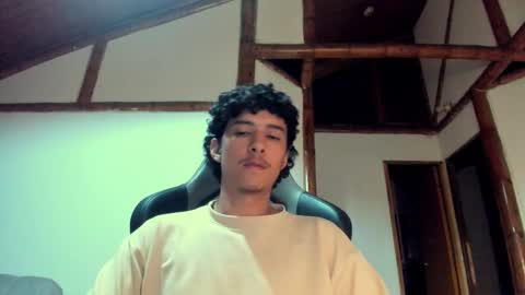 santi_twink19 online show from 03-02-26, 07:15