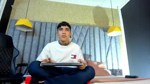 Snapshot of santiabader chatting on 10-19-25, 03:23 SantiAbader online show from 10-19-25, 03:23